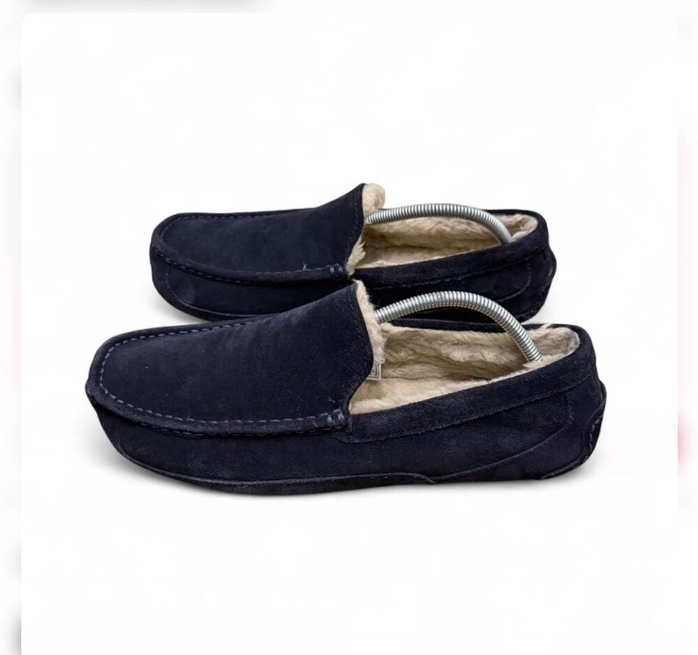 Size 11 UGG Ascot Suede Sheepskin Lined Slipper in True Navy - Picture 6 of 7